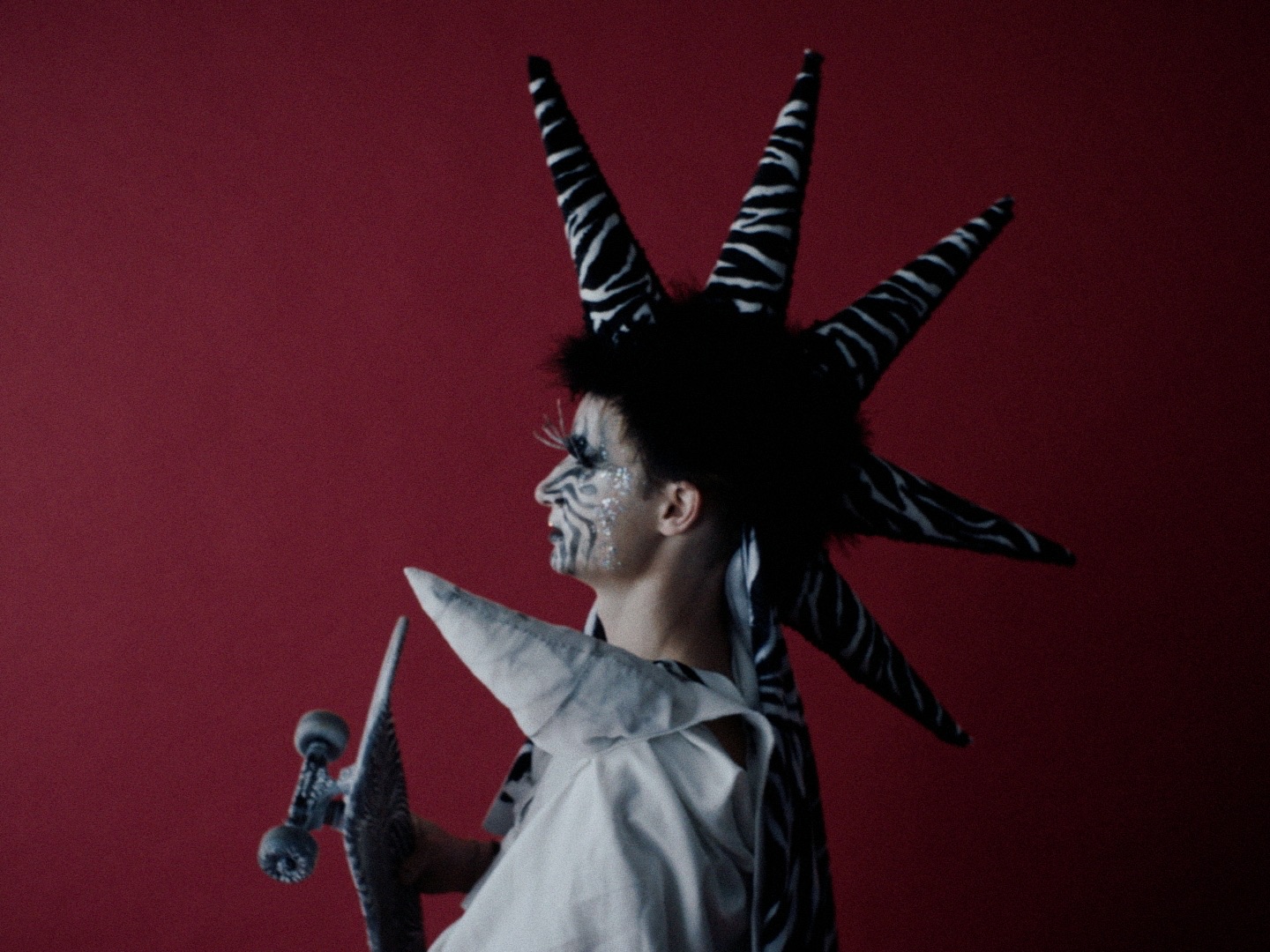 zebra at the waterhole, punker in the skaterbowl &mdash; still 06